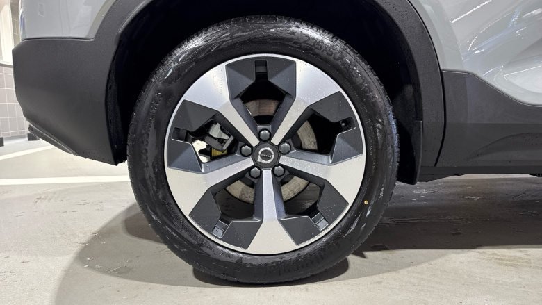 Volvo XC40 2.0 B3P Plus Dark 5dr Auto Petrol Estate